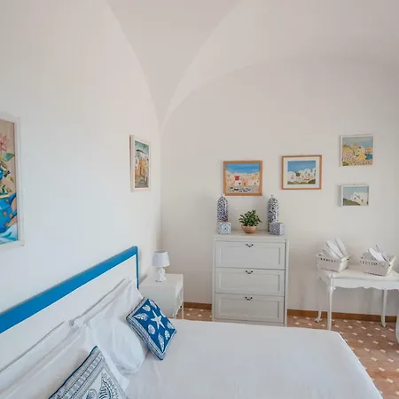 Panoramic Caprese With Garden Near Grotta Azzurra *